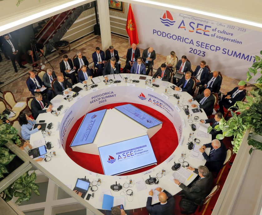 Вписването на българите в конституцията на Северна Македония е само