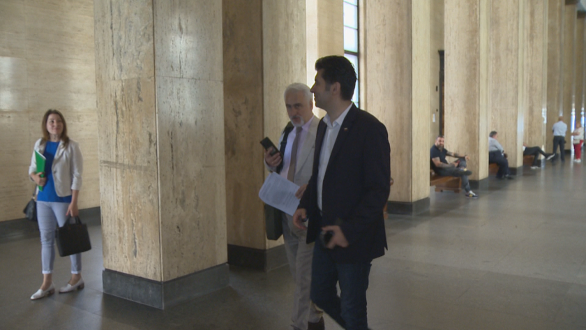 В Съдебната палата се яви съпредседателят на Продължаваме промяната Кирил