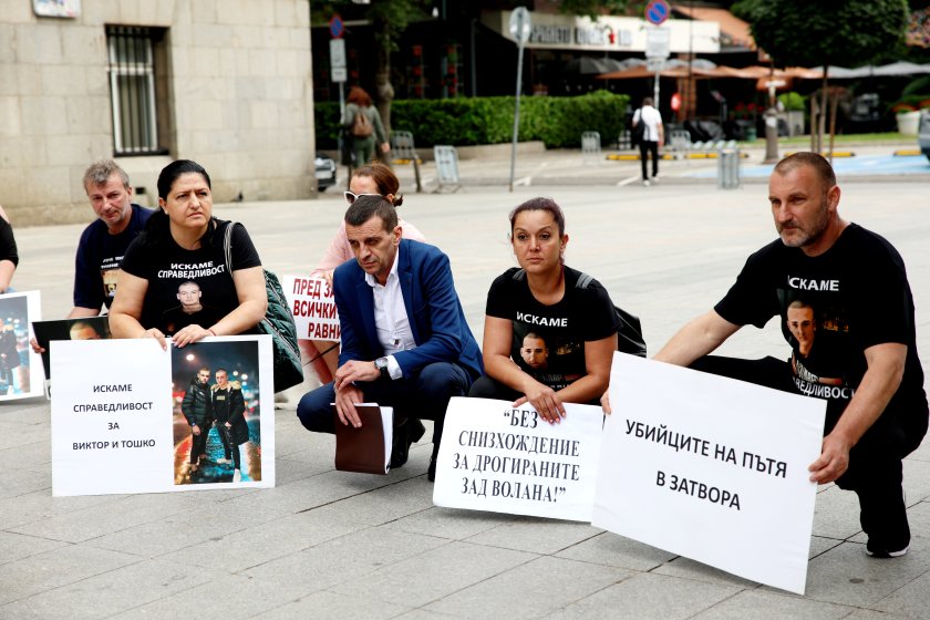 Близки на загинали при катастрофи излязоха отново на протест