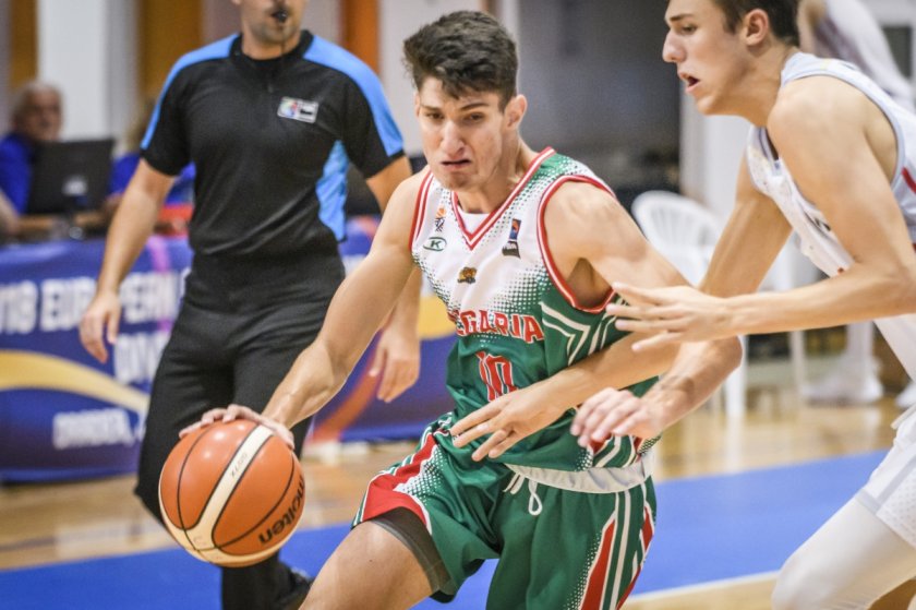 Групата на българския национален отбор по баскетбол за мъже претърпя