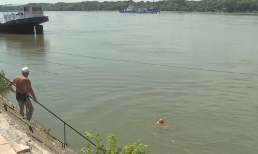 Въпреки забраната за плуване в Дунав през лятото, която от