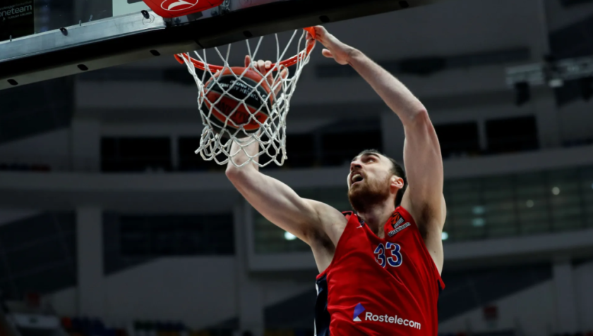 Баскетболният Олимпиакос обяви трансфера на сръбския център Никола Милутинов, който