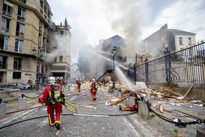 Мощна експлозия в центъра на Париж, близо 30 души са ранени