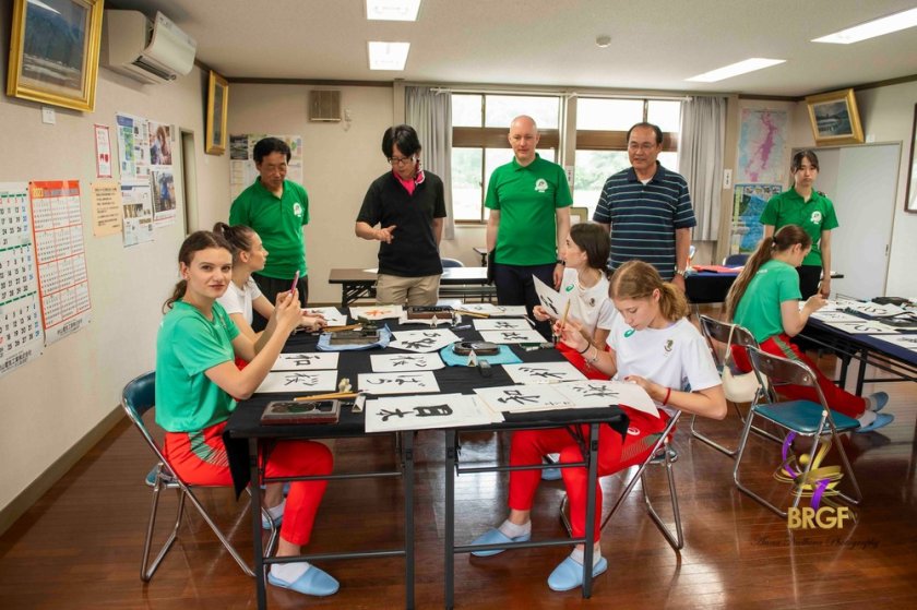 олимпийските шампионки ансамбъла посетиха две училища мураяма