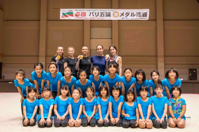 олимпийските шампионки ансамбъла проведоха тренировки две групи деца мураяма