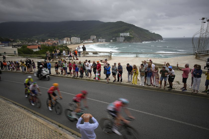 олимпийският шампион шосейното колоездене ричард карапас отпадна първия етап тур дьо франс