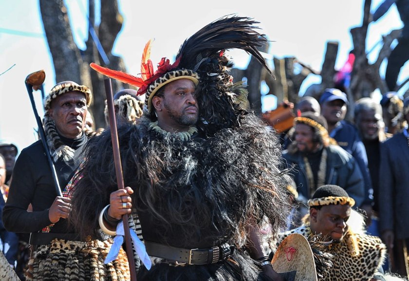 кралят племето зулу приет болница подозират отравяне