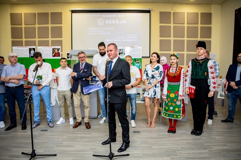 вдъхновяваща изложба bdquoличности събития българския спортldquo открита пазарджик