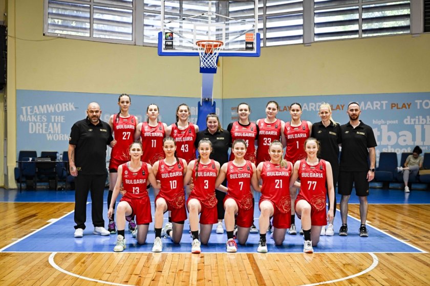 Националният отбор по баскетбол за девойки до 18-годишна възраст записа