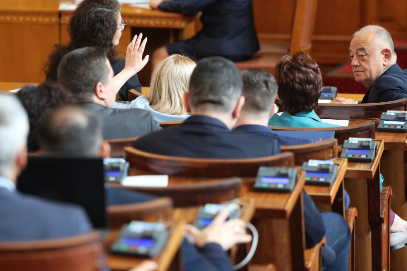 ГЕРБ, ПП-ДБ и ДПС искат спиране на избора на нов