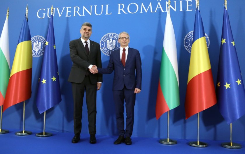 Министър-председателят Николай Денков е на посещение в Румъния, където се