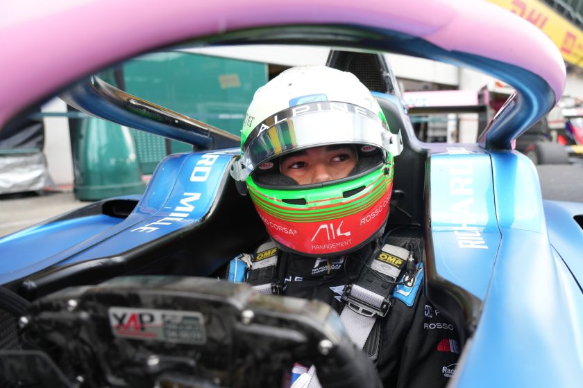 Никола Цолов се нареди 15-и в спринтовото състезание на "Силвърстоун" от Формула 3
