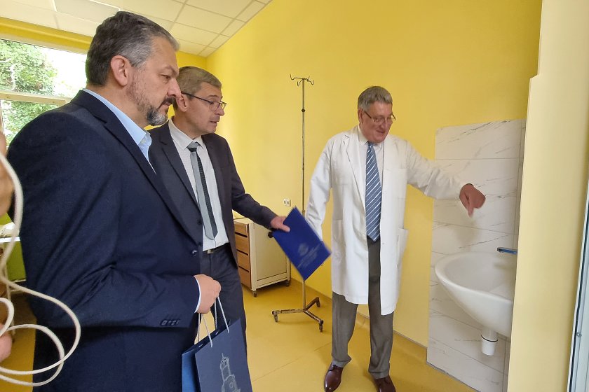 Откриха обновеното инфекциозно отделение в общинската болница в Севлиево