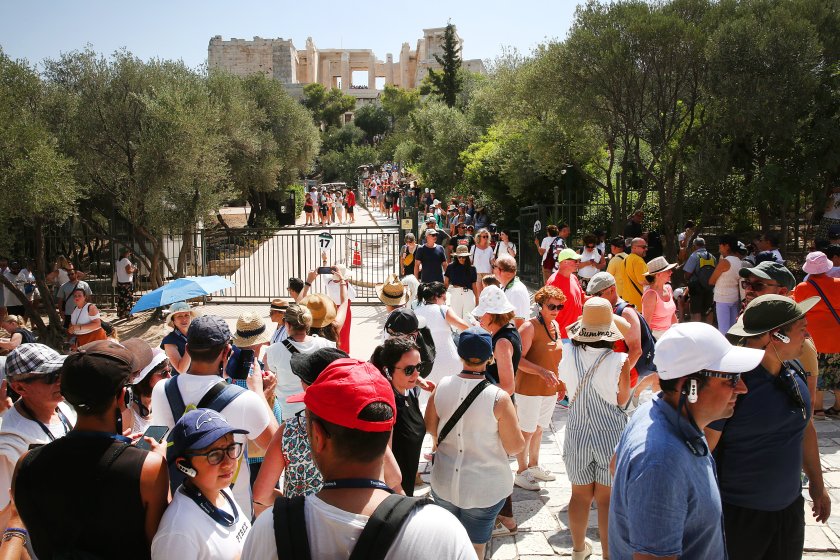 Ταξιδιωτική προειδοποίηση στην Ελλάδα: Οι θερμοκρασίες μπορεί να φτάσουν τους 45 βαθμούς – Σε όλο τον κόσμο και στη χώρα μας