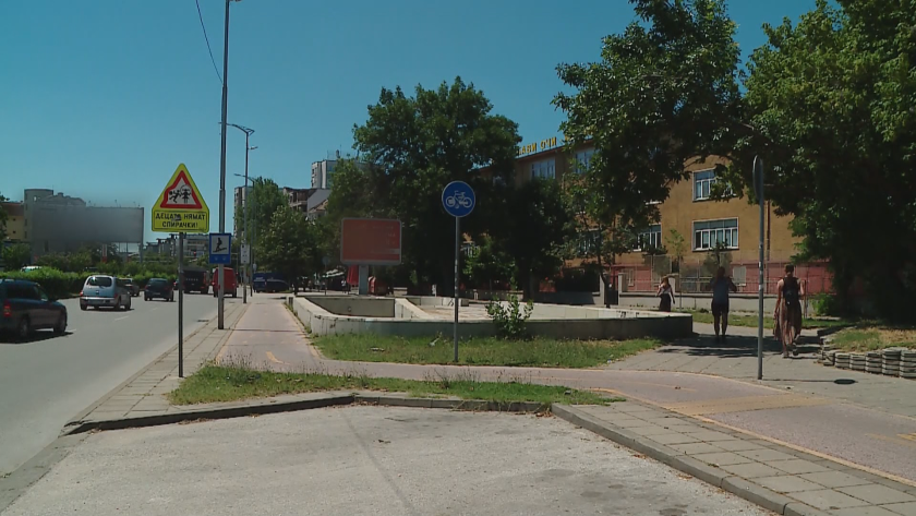 Зрители на БНТ сигнализират, че по велоалеите в Пловдив се