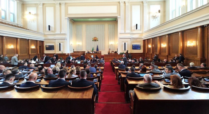 Депутатите обсъждат бюджетите на ДОО и НЗОК на първо четене