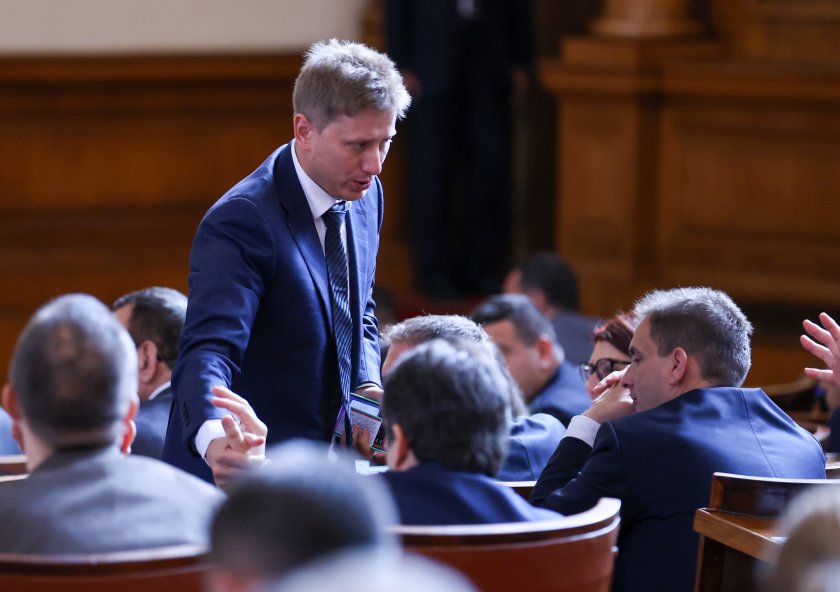 НС прие оставката на депутата от ПП-ДБ Ивайло Шотев