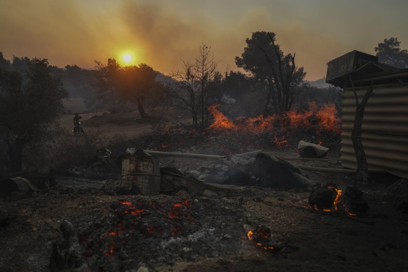 ЕК изпраща помощ за Гърция за овладяване на пожарите