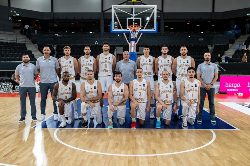Българският национален отбор по баскетбол ще изиграе тази вечер своя
