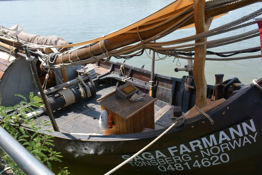 копие викингски кораб акостира русе снимки