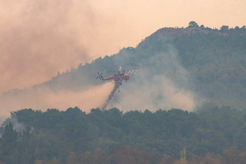 Трети ден горски пожари бушуват в южната ни съседка Гърция,