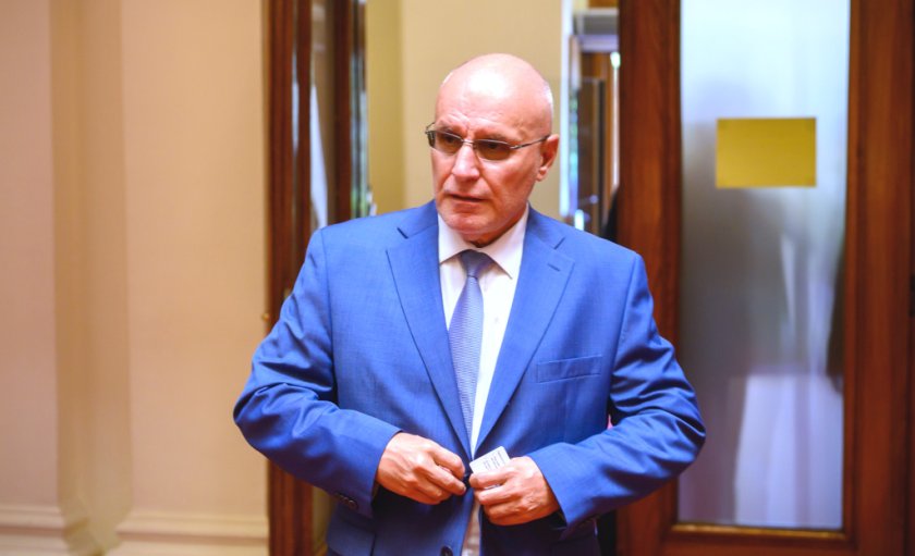 Досегашният управител на Българската народна банка (БНБ) Димитър Радев ще
