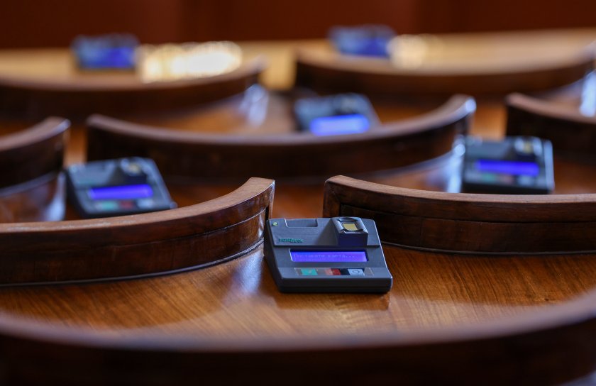 Парламентът реши да предостави на Украйна стара бронирана транспортна техника