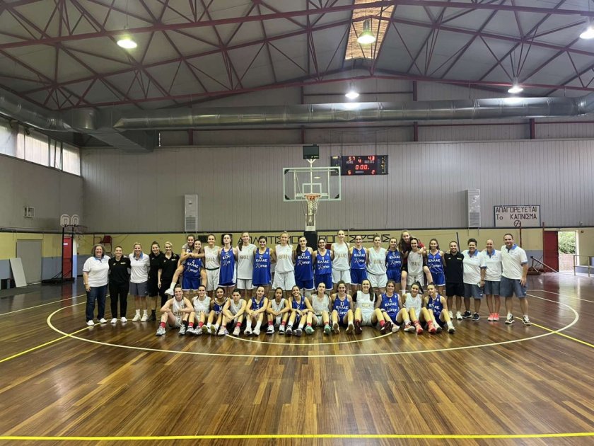 Национални отбор по баскетбол за момичета до 16 години на България и Гърция
