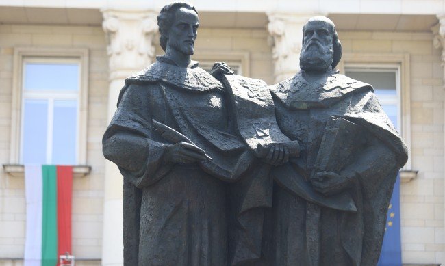 Предложението 24 май да стане национален празник предизвика коментари сред