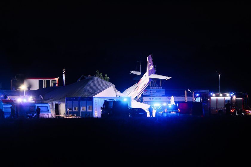 5 души са загинали, а 8 са ранени при самолетна
