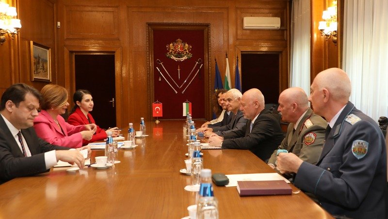 военният министър турският посланик обсъдиха двустранните отношения областта обраната