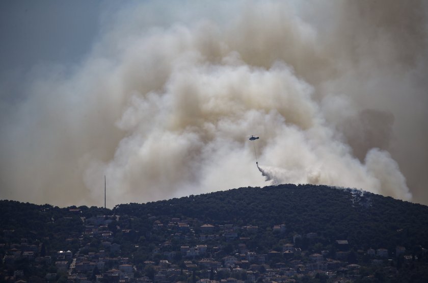 голям горски пожар бушува жилищен район турския окръг хатай