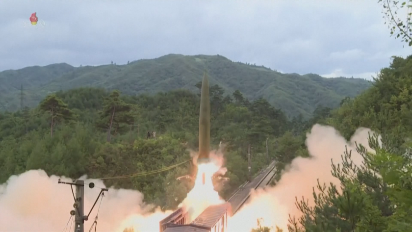 северна корея изстреляла балистични ракети