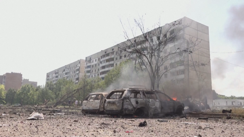 Най-малко един човек е загинал, а трима са ранени след