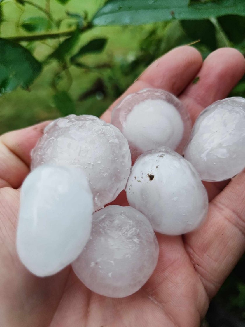 Проливен дъжд и градушка във Врачанско.Ледени късове по-големи от орех