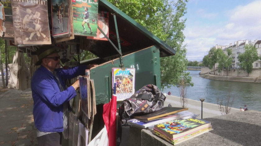 Една от емблемите на Париж - букинистите, трябва да се