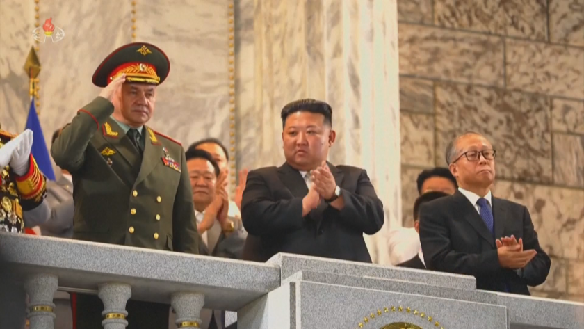 северна корея показа забранени ядрени ракети делегации китай русия наблюдаваха парада