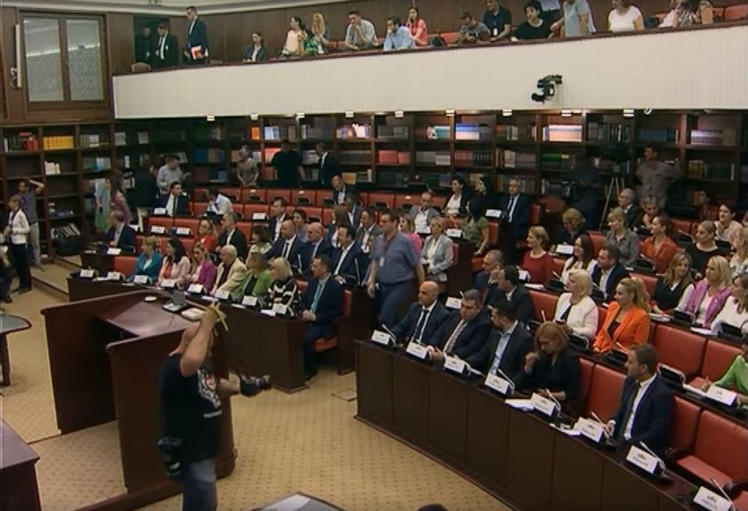 Парламентът на РСМ обсъжда конституционните промени