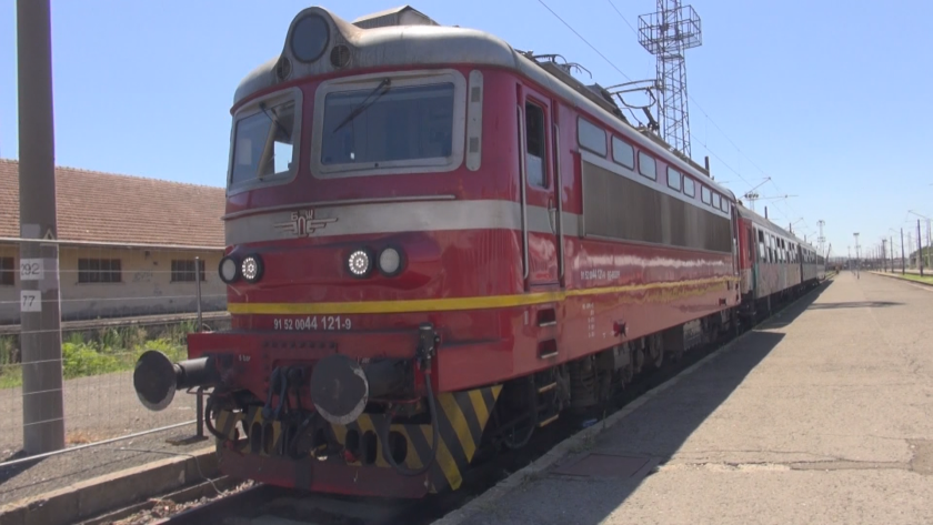 Бързият влак от София до Бургас, който минава през Горна