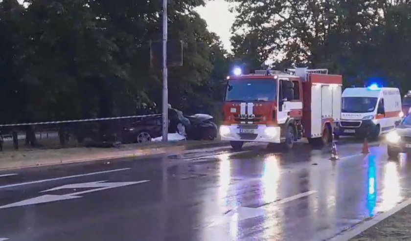 Тежка катастрофа със загинала жена на пътя Варна - Златни