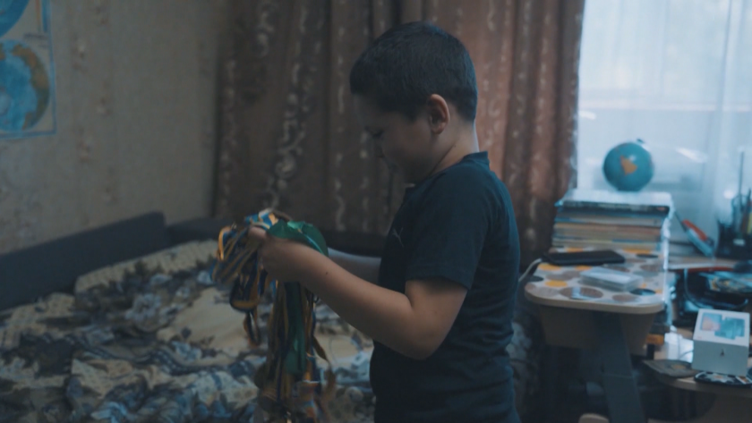 В Украйна, където войната продължава, стотици хиляди деца растат в