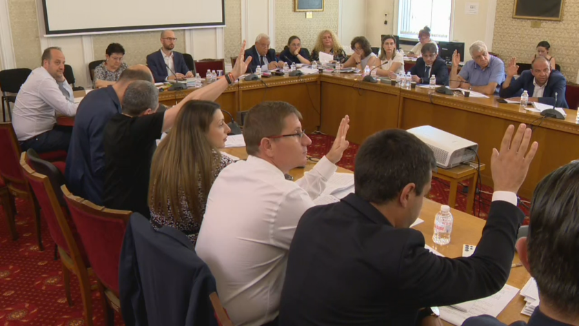 Бюджетната комисия в парламента отхвърли предложението на ГЕРБ-СДС за предсрочна