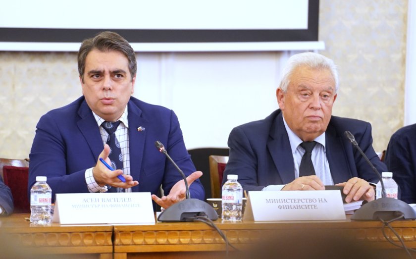 Бюджетът беше приет на второ четене от ресорната комисия, увеличени са разходите за заплати