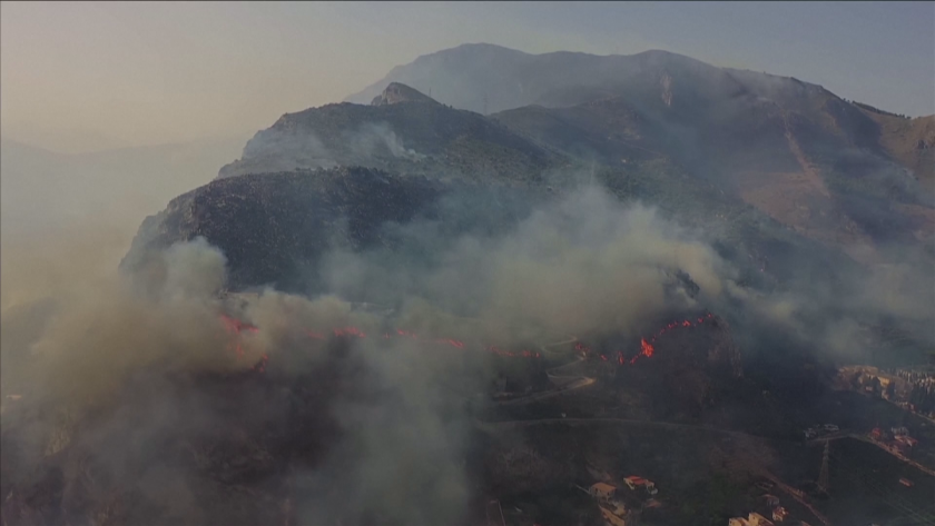 Пожари горят на границата между Франция и Италия