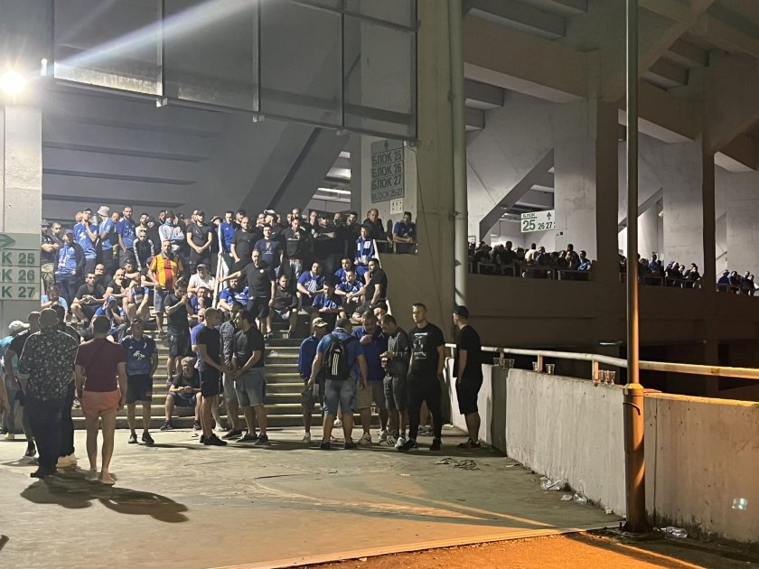 Стабилно е състоянието на фена на "Левски", намушкан с нож в Скопие