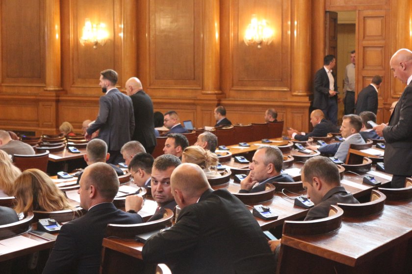 14-и час продъжават дебатите в парламента по бюджета за 2023