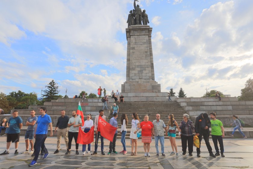 И БСП се включва в охраната на Паметника на Съветската