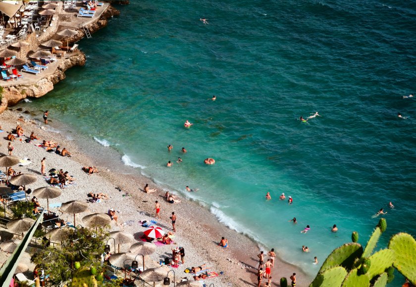 Гражданско движение, наречено свободни хавлии, предизвика проверки по гръцките плажове.