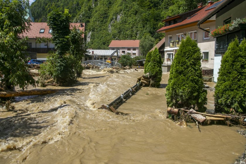 отпусна 400 милиона евро словения справяне щетите наводненията