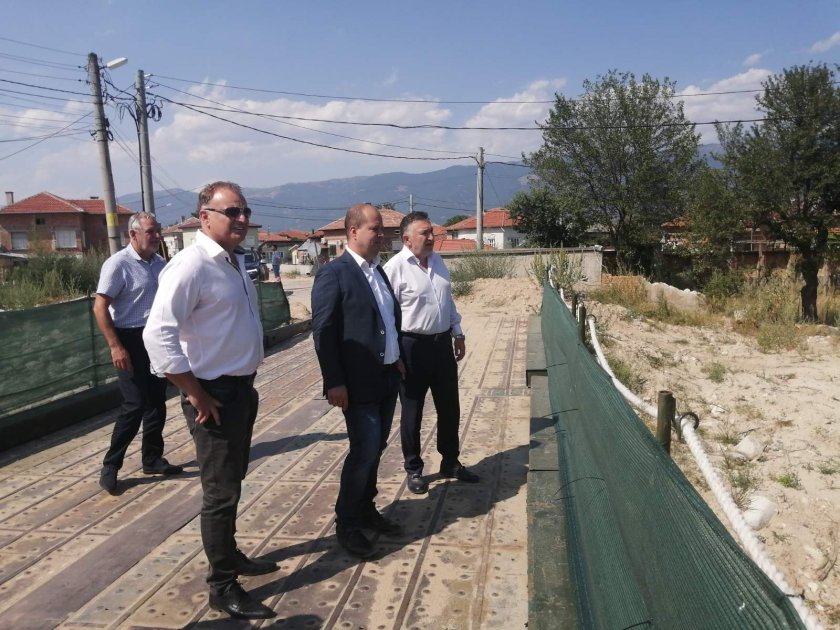 Областният управител на Пловдив инспектира възстановяването на карловски села